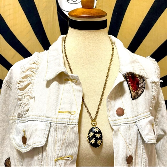 🌈 Amazing distressed love denim jacket - Picture 3 of 12